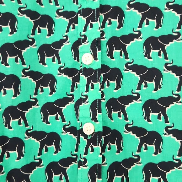 Adorable Crown & Ivy green/blue elephant print blouse. Very good condition! - Picture 3 of 4